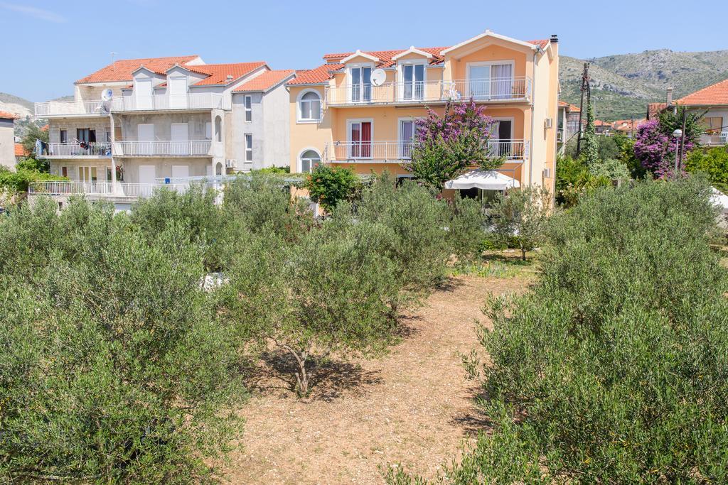 Apartments Grgic Trogir Exterior photo