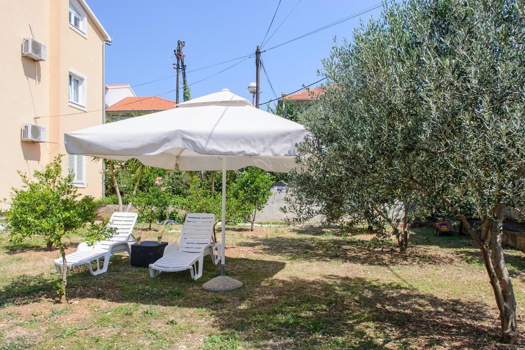 Apartments Grgic Trogir Exterior photo