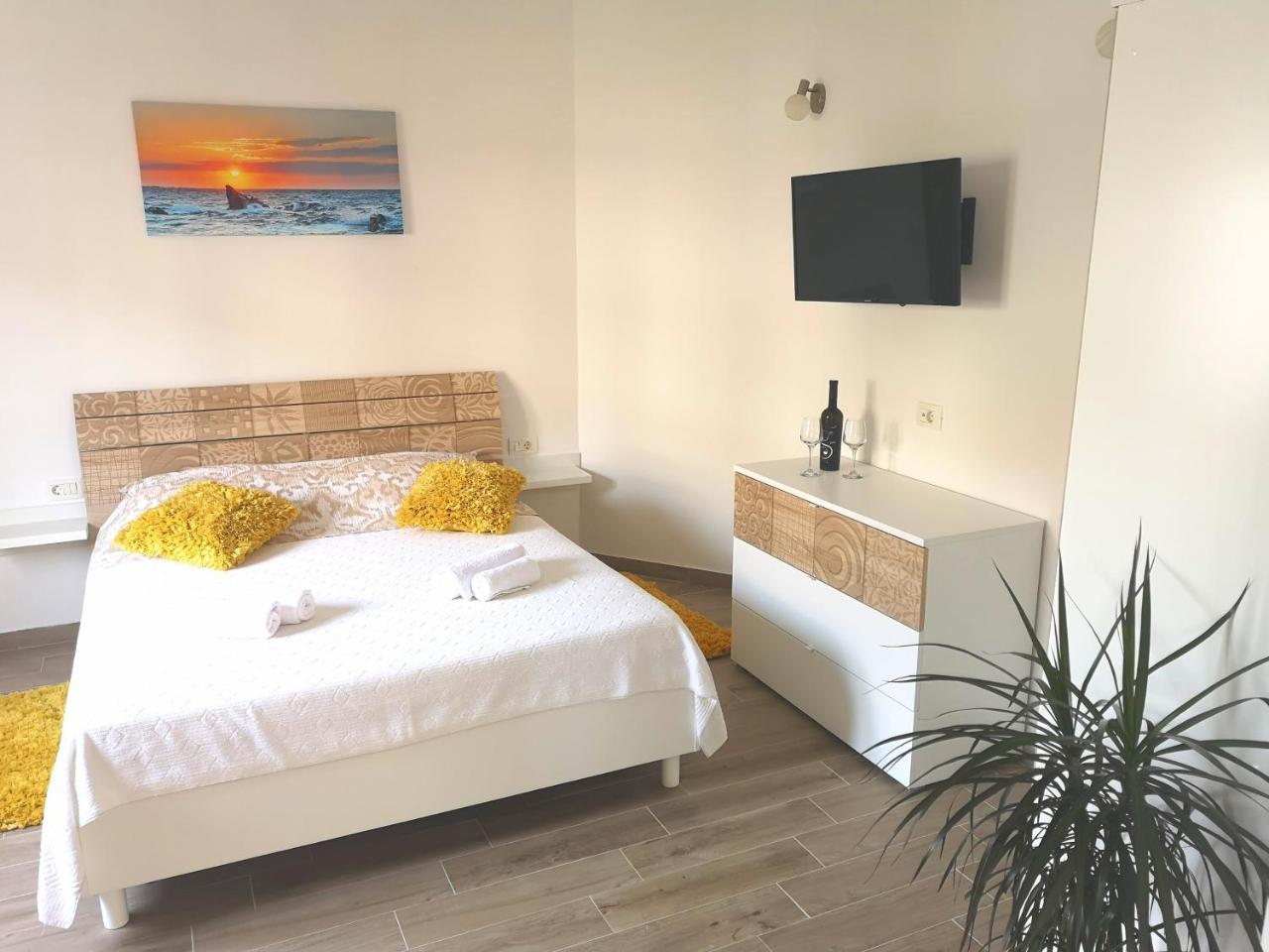 Apartments Grgic Trogir Exterior photo