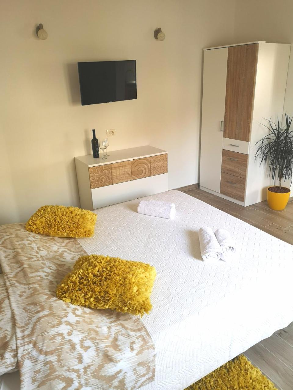 Apartments Grgic Trogir Exterior photo